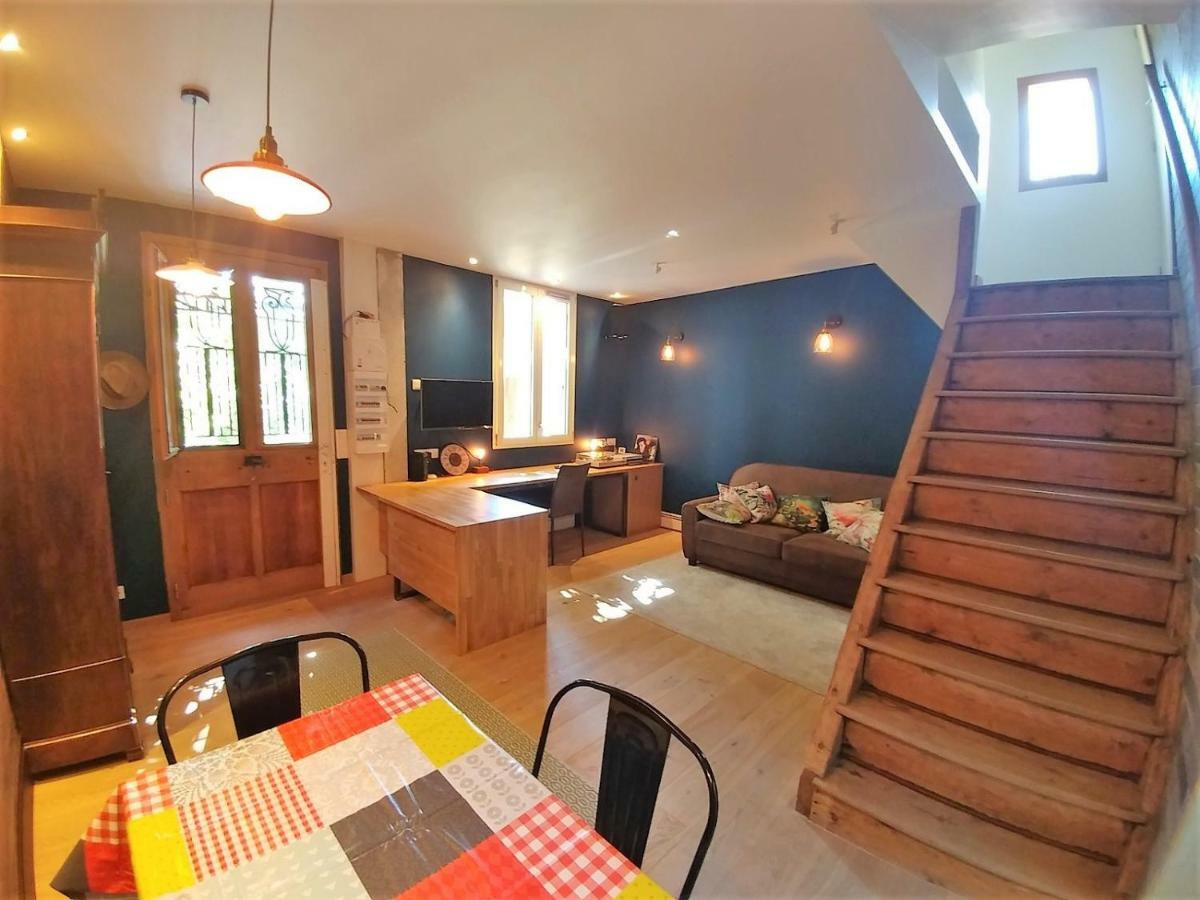 Maison Jardin Et Parking Prive Dans