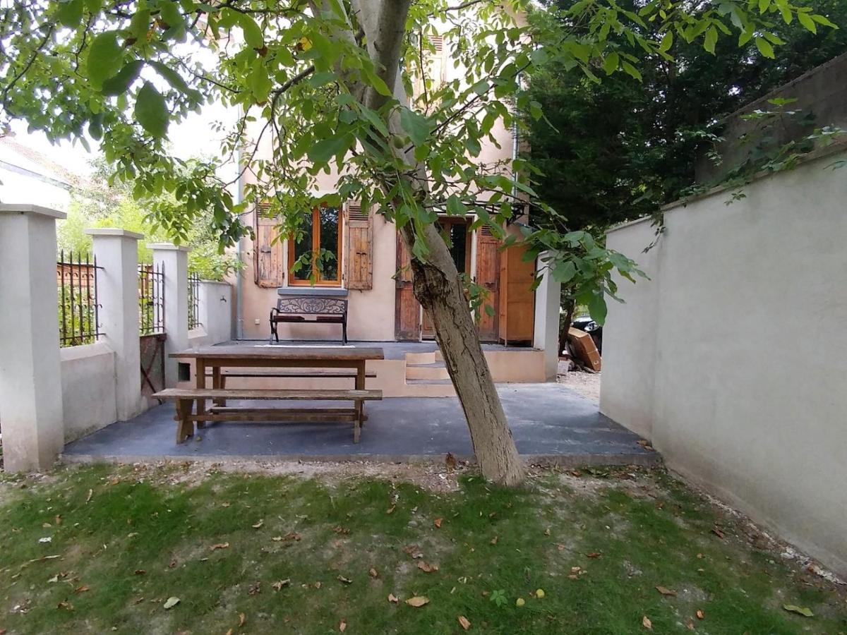 Maison Jardin Et Parking Prive Dans *