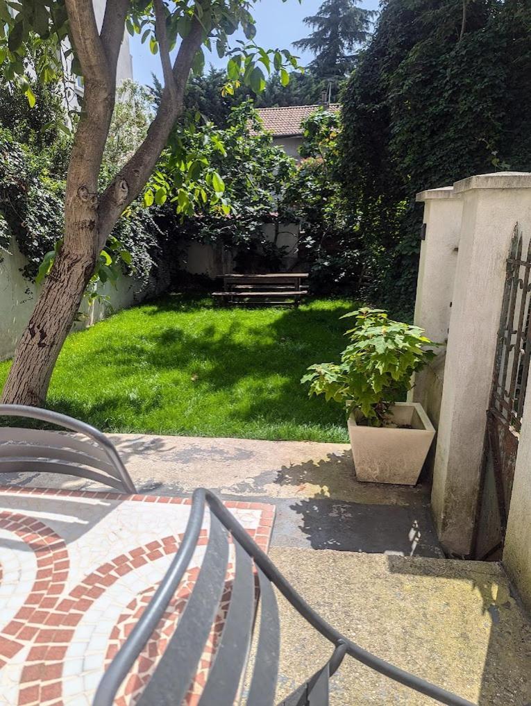 Maison Jardin Et Parking Prive Dans Villa