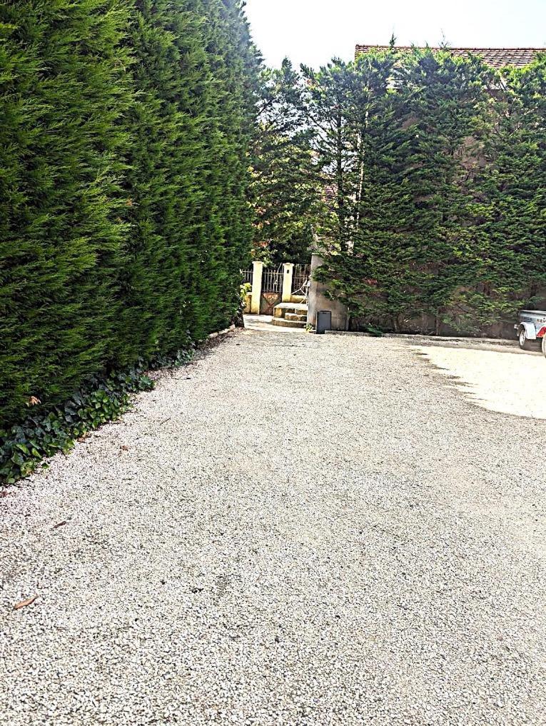 Maison Jardin Et Parking Prive Dans *