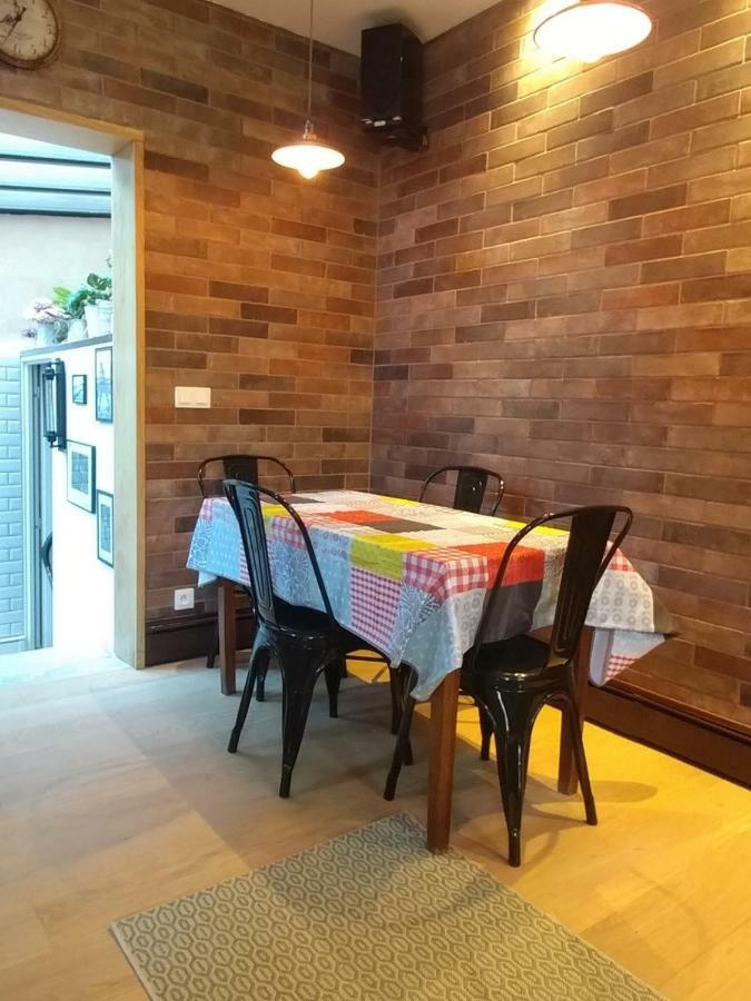 Maison Jardin Et Parking Prive Dans