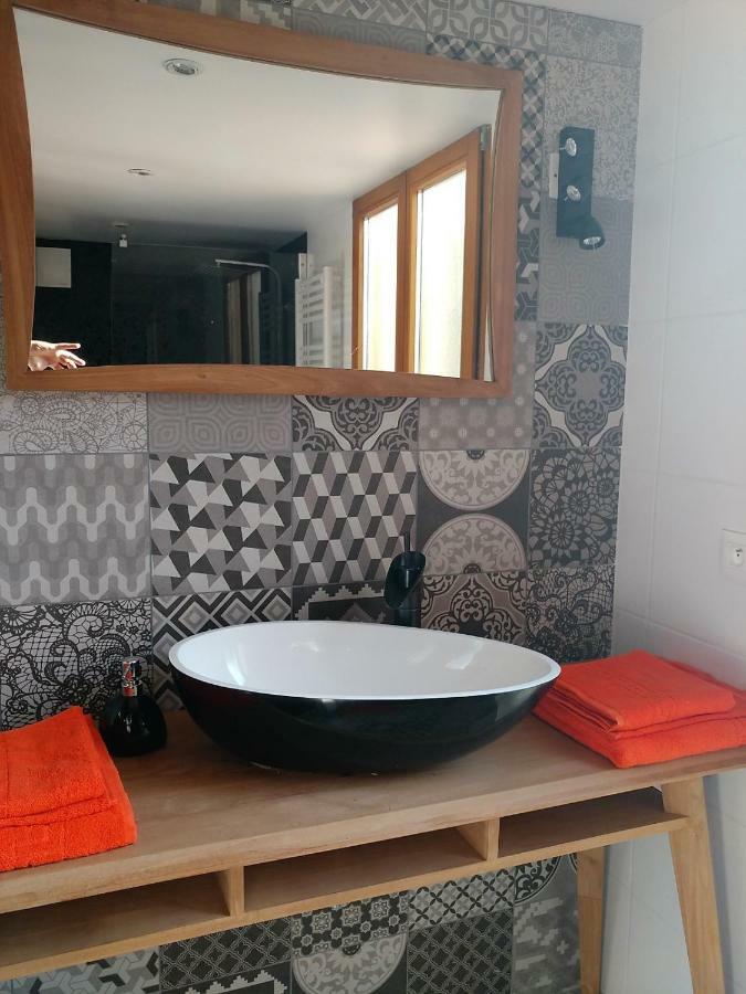 Maison Jardin Et Parking Prive Dans *